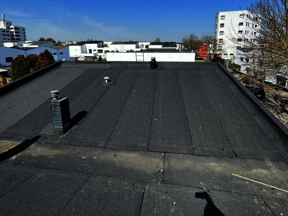 Plat dak laten renoveren door uw ervaren dakdekker